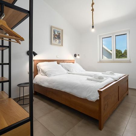 Luxury Apartments Villa San Avia Banjole Bagian luar foto