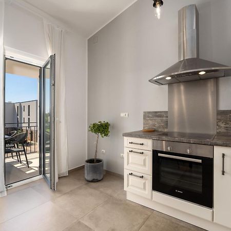 Luxury Apartments Villa San Avia Banjole Bagian luar foto