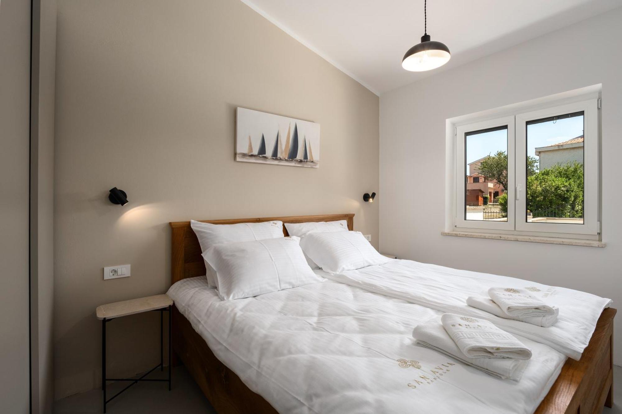 Luxury Apartments Villa San Avia Banjole Bagian luar foto