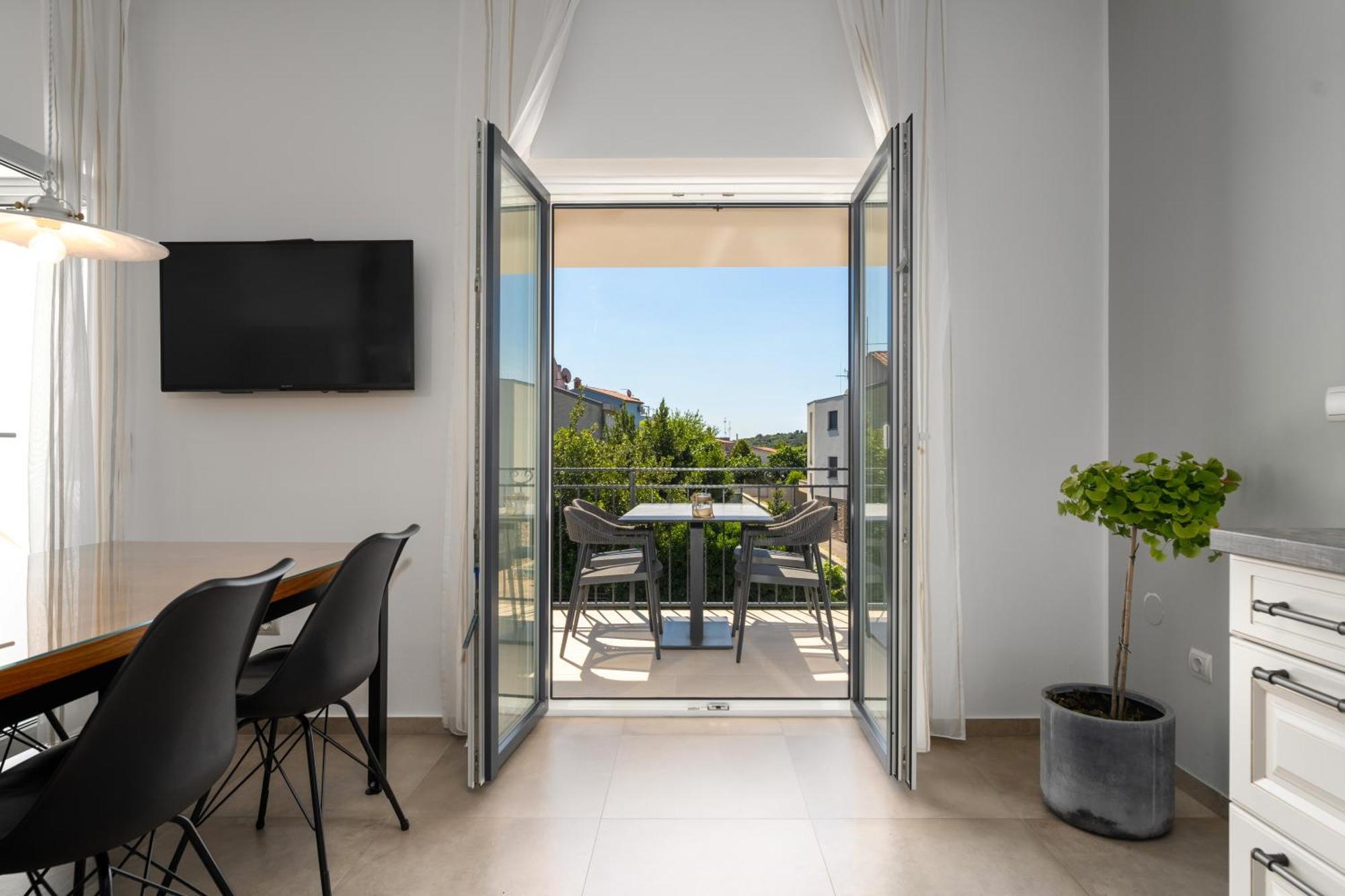 Luxury Apartments Villa San Avia Banjole Bagian luar foto